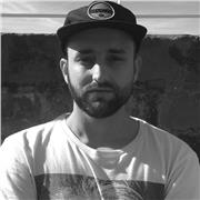 Apasionado de la lectura y la escritura, con ganas de enseñar a personas con dificultades en la materia